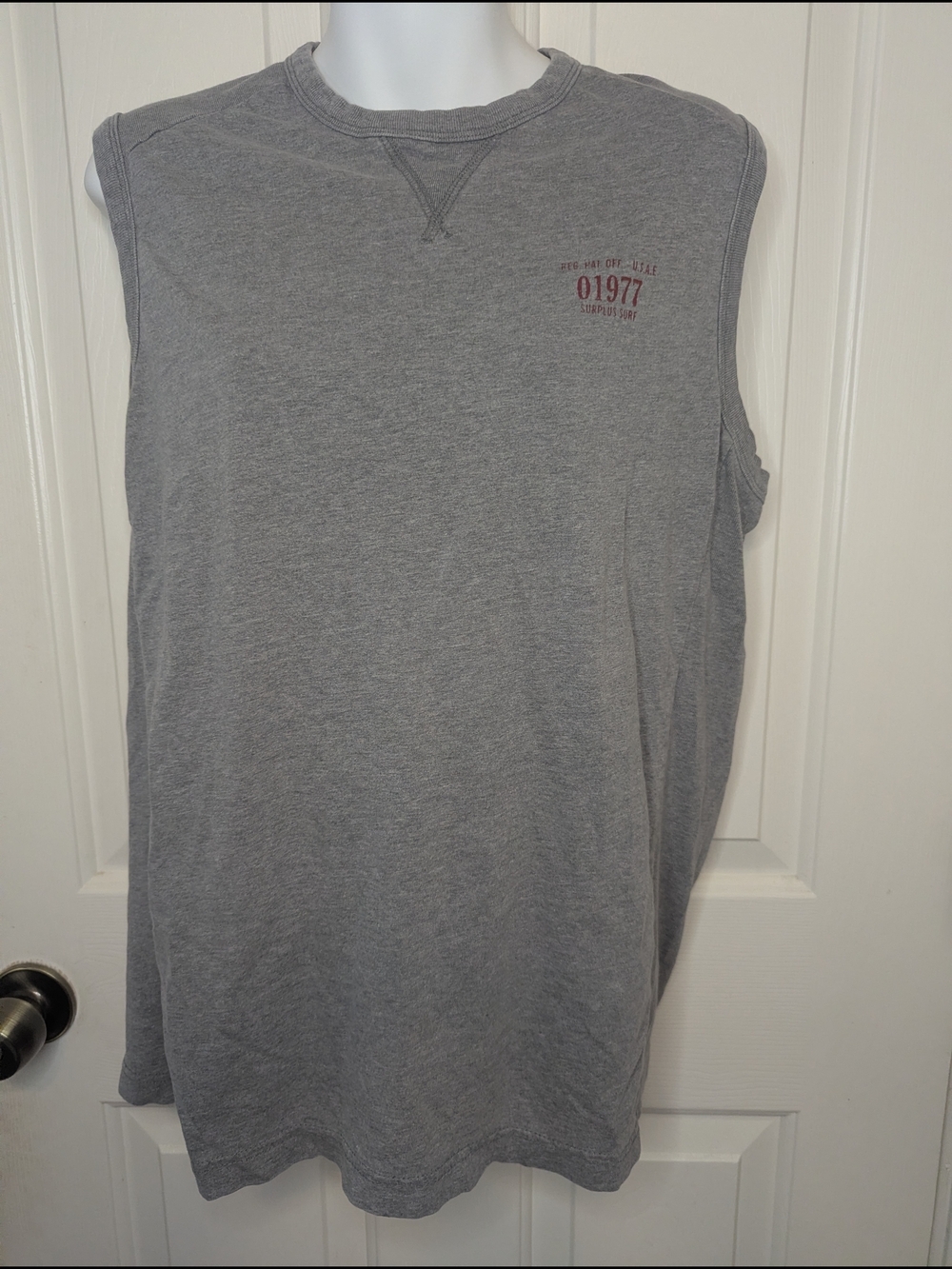 American Eagle Outfitters Muscle Tee Men Gym Gray Sleeveless Cut Off Shirt, Med
